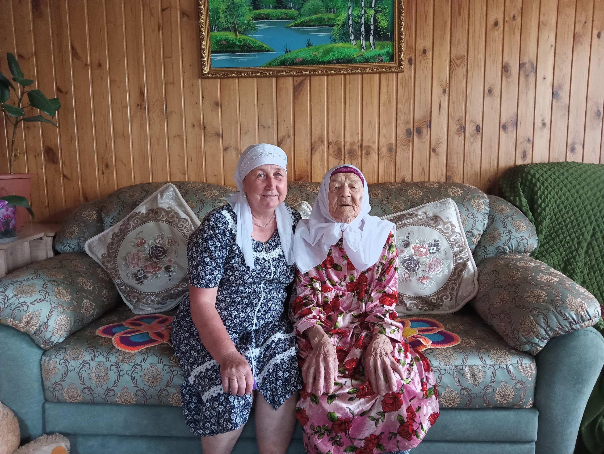 Нурия Абдулловна из Большой Турмы со снохой